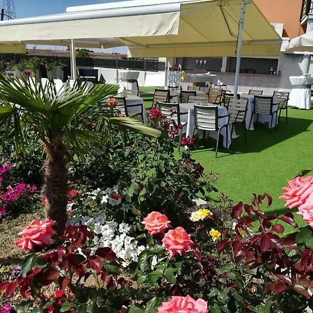 Hotell Helmantico Villares de la Reina