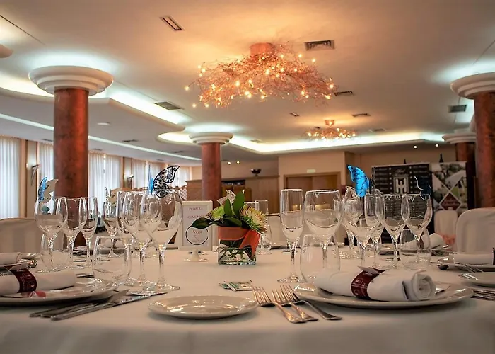 헬만티코 호텔 Villares de la Reina