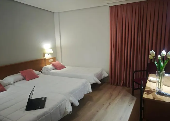 헬만티코 호텔 Villares de la Reina