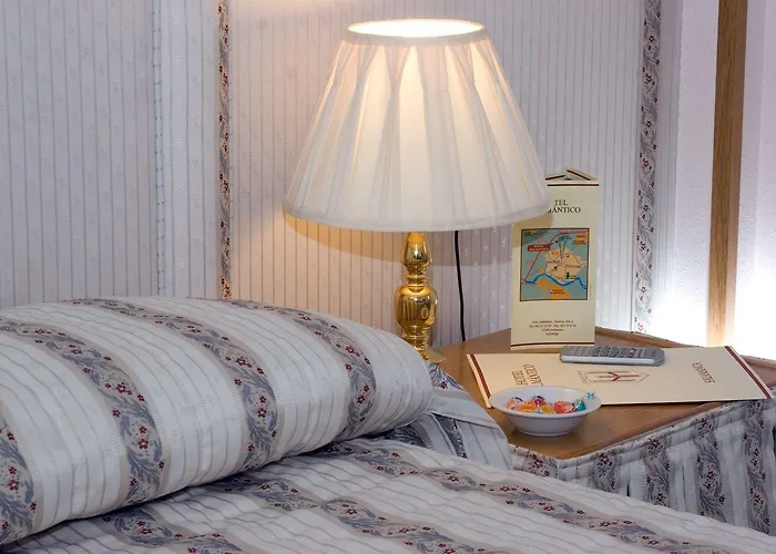 호텔 헬만티코 Villares de la Reina